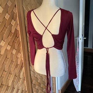 BURGUNDY BACKLESS LONGSLEEVE CROPPED TOP